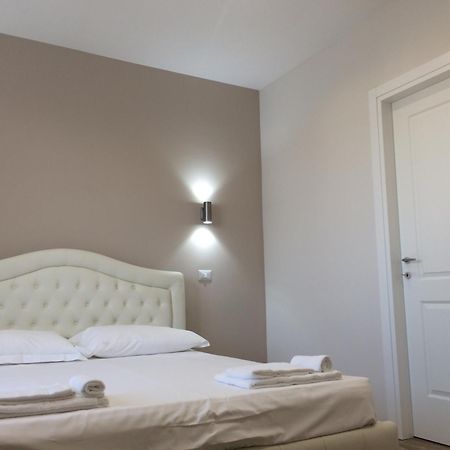 B&B Purple Italy Фиумичино Екстериор снимка
