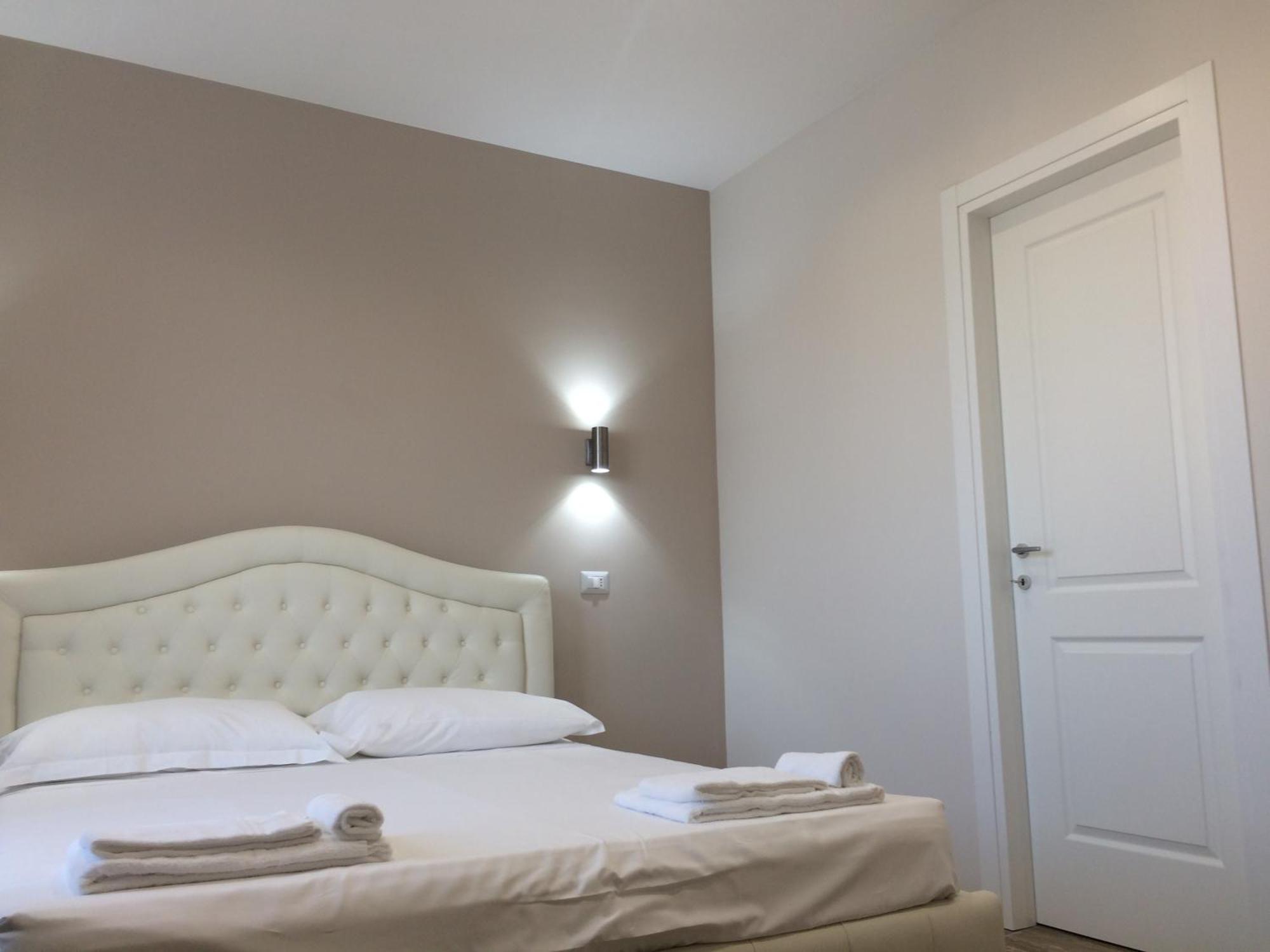 B&B Purple Italy Фиумичино Екстериор снимка